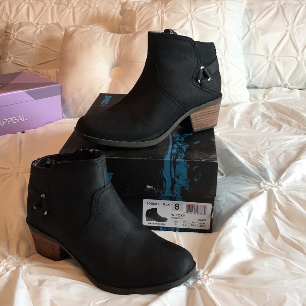 Teva women’s Black Booties size 8